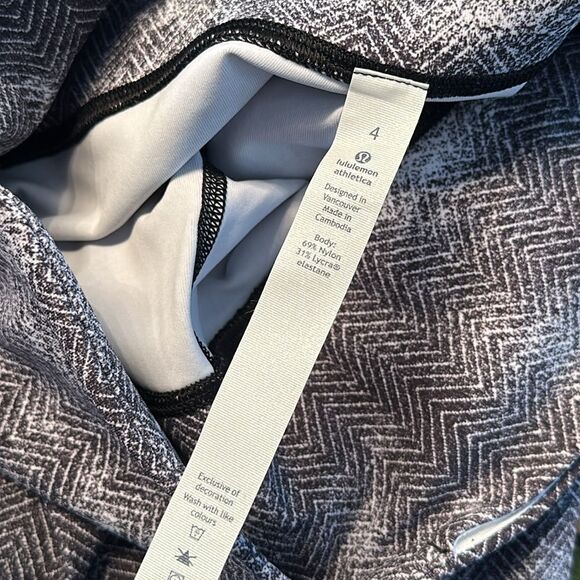 LULULEMON Wunder Under Tight (Hi-Rise) size 4 - Picture 9 of 10